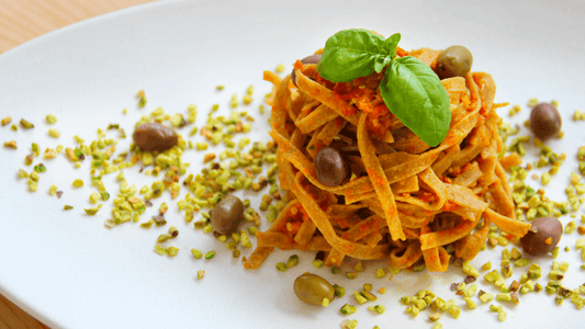 Tagliolini al farro in crema di peperoni e canapa